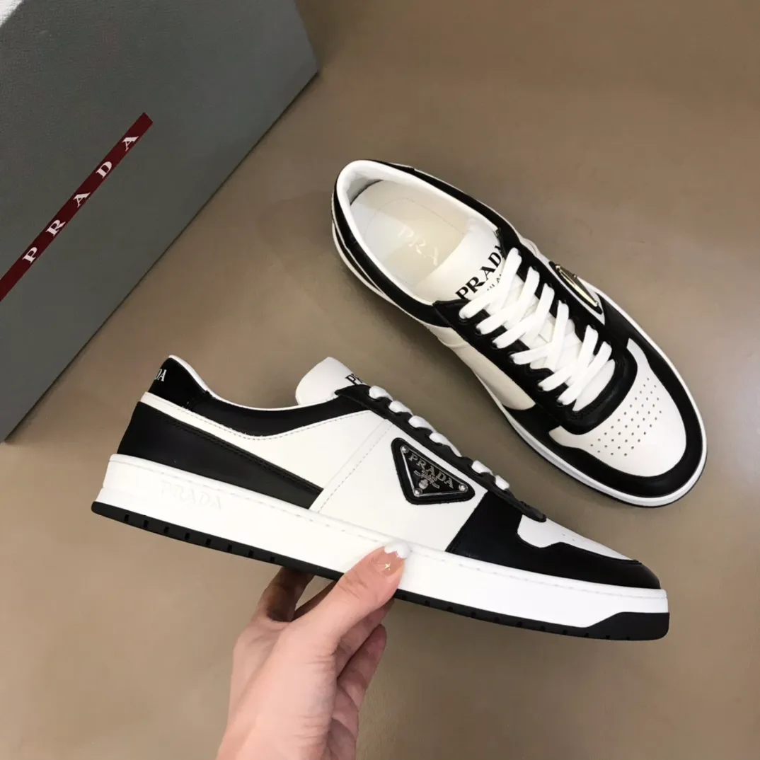P380 Yuan 38-45 Prada Prada’s new men’s leather sports shoes, the highest version on the market, any comparison is welcome🆚! The original leather has excellent texture and is super high-end! Fetal sheep net lining imported from Italy, removable pad! Luxurious materials and fine workmanship, highly recommended!